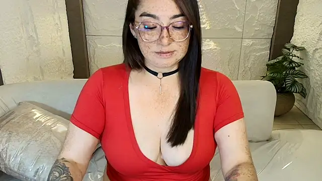 Snapshot of mariehw_r chatting on 9, 9, 2025 mariehw r online show from 9, 9, 2025