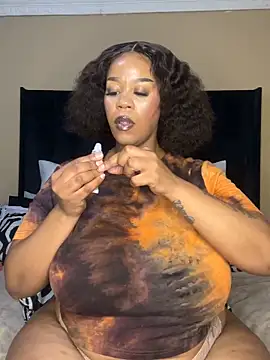 Snapshot of THICKBUNNYCHICKxxx chatting on 23, 4, 2026 THICKBUNNYCHICKxxx online show from 23, 4, 2026