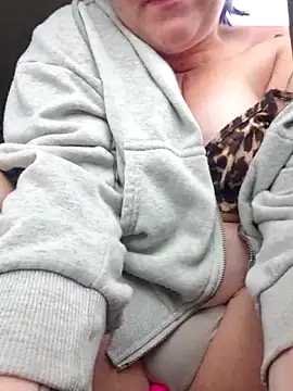 Snapshot of lablonde2025 chatting on 28, 4, 2026 lablonde2025 online show from 28, 4, 2026