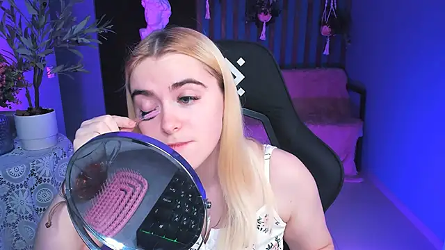 Stef Nicks online show from 1, 12, 2025