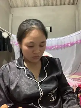 NhuFox online show from 4, 10, 2025