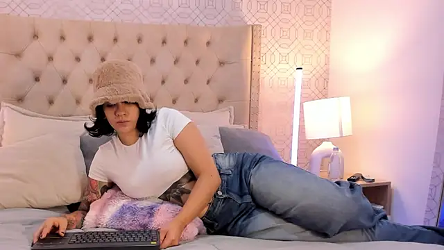 Snapshot of SuccubusDolly chatting on 7, 11, 2025 SuccubusDolly online show from 7, 11, 2025