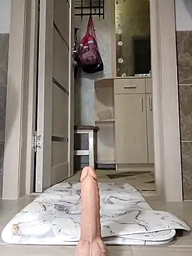 Snapshot of N_i_k_o_l_a_u chatting on 5, 4, 2026 N i k o l a u online show from 5, 4, 2026