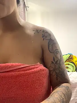 Snapshot of AmyMartinelli chatting on 23, 10, 2025 AmyMartinelli online show from 23, 10, 2025