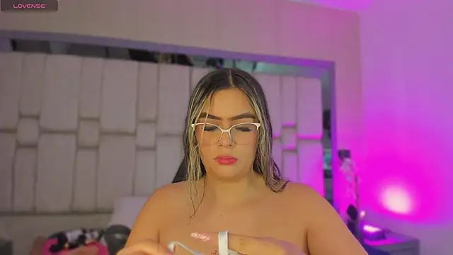 Snapshot of Samarafernandez chatting on 27, 9, 2025 Samarafernandez online show from 27, 9, 2025