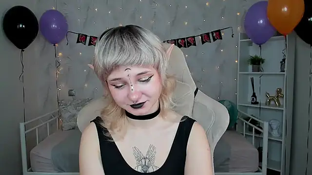 Snapshot of Tori_Cutie chatting on 1, 11, 2025 Tori Cutie online show from 1, 11, 2025