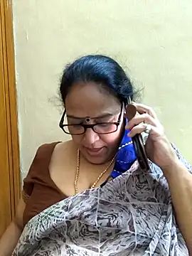 Snapshot of heera-rani chatting on 2, 11, 2025 heera-rani online show from 2, 11, 2025