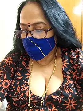 Snapshot of heera-rani chatting on 3, 11, 2025 heera-rani online show from 3, 11, 2025