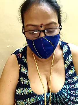 Snapshot of heera-rani chatting on 12, 11, 2025 heera-rani online show from 12, 11, 2025