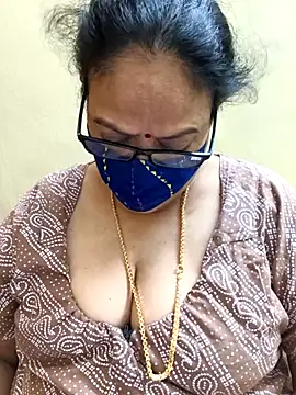 Snapshot of heera-rani chatting on 1, 12, 2025 heera-rani online show from 1, 12, 2025