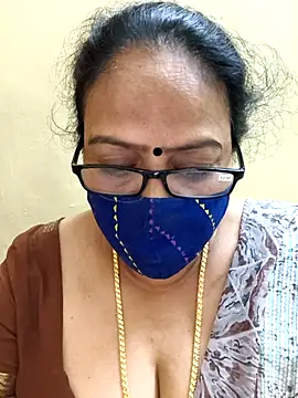 Snapshot of heera-rani chatting on 2, 12, 2025 heera-rani online show from 2, 12, 2025