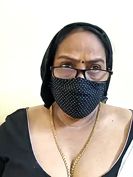 Snapshot of heera-rani chatting on 18, 4, 2026 heera-rani online show from 18, 4, 2026