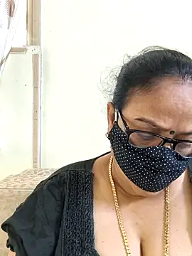 Snapshot of heera-rani chatting on 5, 5, 2026 heera-rani online show from 5, 5, 2026