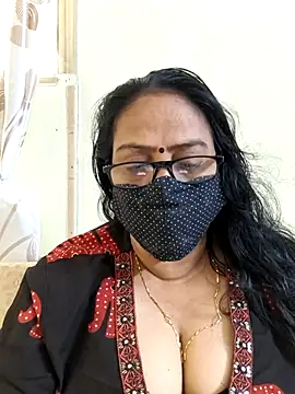 Snapshot of heera-rani chatting on 10, 5, 2026 heera-rani online show from 10, 5, 2026
