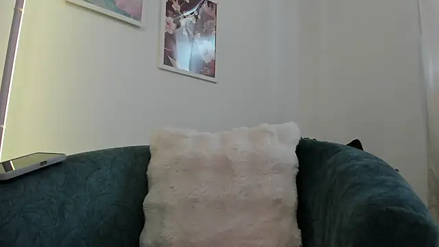 canelleGarces online show from 19, 10, 2025