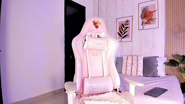 Ayleen Dunkan online show from 7, 11, 2025