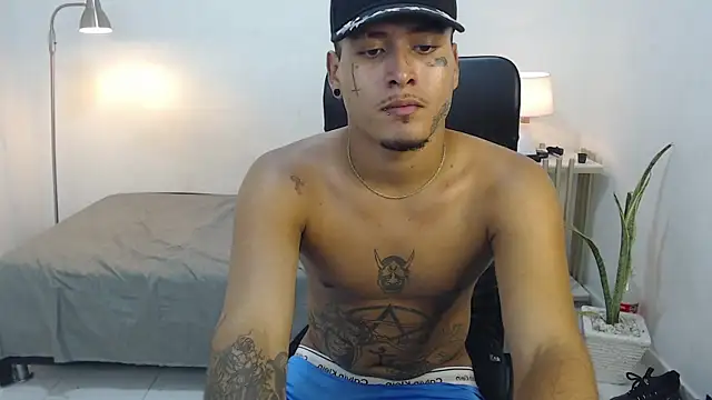 Snapshot of crow_black00 chatting on 12, 9, 2025 crow black00 online show from 12, 9, 2025
