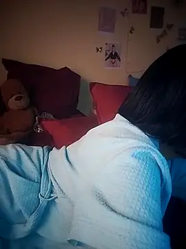 Seductive Yellow Titties online show from 12, 9, 2025