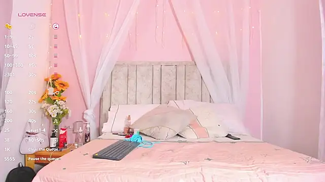 Snapshot of Rachellcooperrr chatting on 11, 9, 2025 Rachellcooperrr online show from 11, 9, 2025