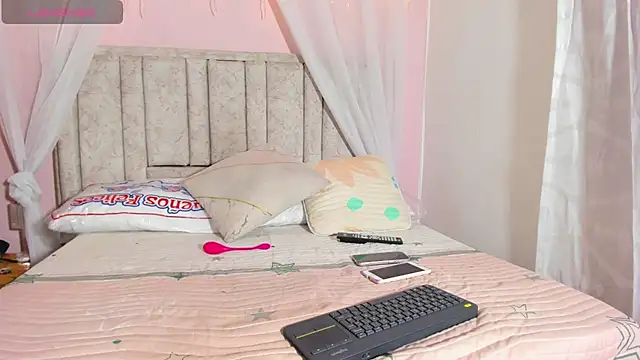 Snapshot of Rachellcooperrr chatting on 25, 9, 2025 Rachellcooperrr online show from 25, 9, 2025