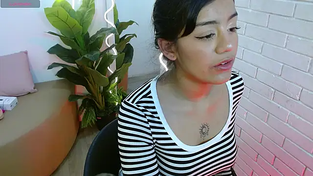Snapshot of Lalalutsy_tay chatting on 29, 9, 2025 Lalalutsy tay online show from 29, 9, 2025