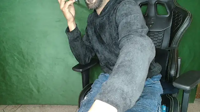 Snapshot of JUSTFORRICH chatting on 8, 4, 2026 JUSTFORRICH online show from 8, 4, 2026