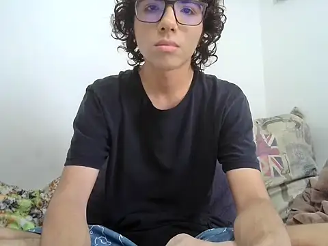 BBoyLatino0 online show from 10, 10, 2025