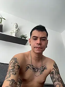 Snapshot of chris_suarez chatting on 7, 3, 2026 chris suarez online show from 7, 3, 2026