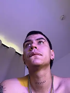 Snapshot of chris_suarez chatting on 28, 3, 2026 chris suarez online show from 28, 3, 2026