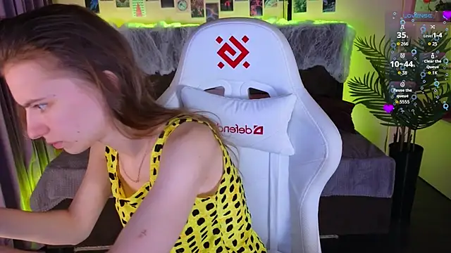 Snapshot of kaleriyaa_ chatting on 30, 10, 2025 kaleriyaa online show from 30, 10, 2025