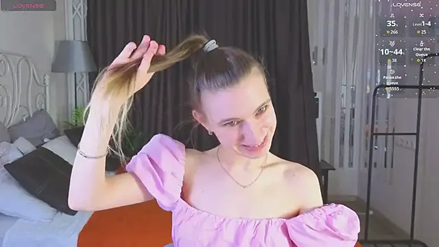 Snapshot of kaleriyaa_ chatting on 10, 4, 2026 kaleriyaa online show from 10, 4, 2026