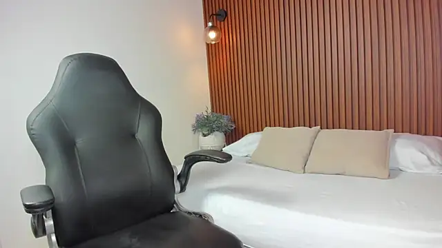 luccia smith online show from 12, 9, 2025