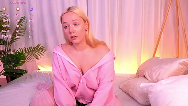 Snapshot of MissBunnyDoll chatting on 25, 4, 2026 MissBunnyDoll online show from 25, 4, 2026