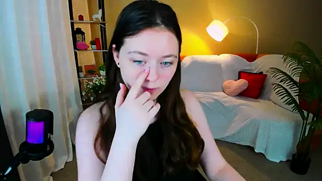 AlluringLookk online show from 27, 2, 2026