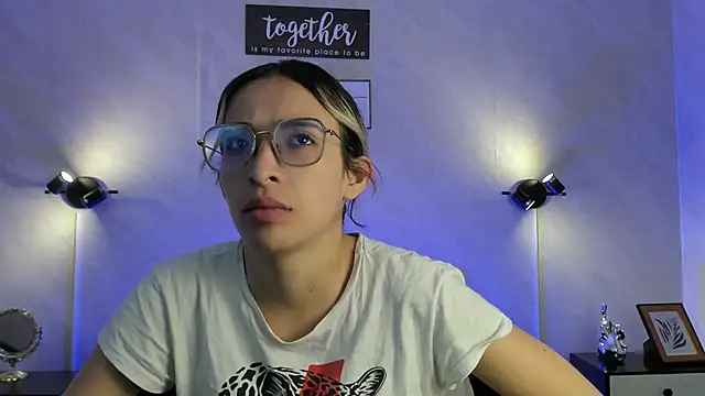 Snapshot of Emilia_Bons chatting on 18, 9, 2025 Emilia Bons online show from 18, 9, 2025