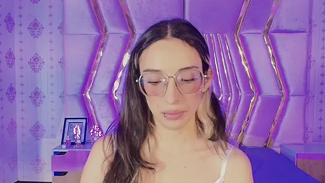 Emilia Bons online show from 29, 10, 2025