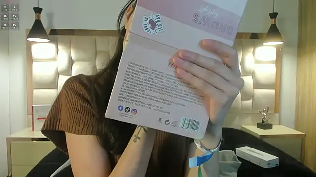 Emilia Bons online show from 2, 3, 2026