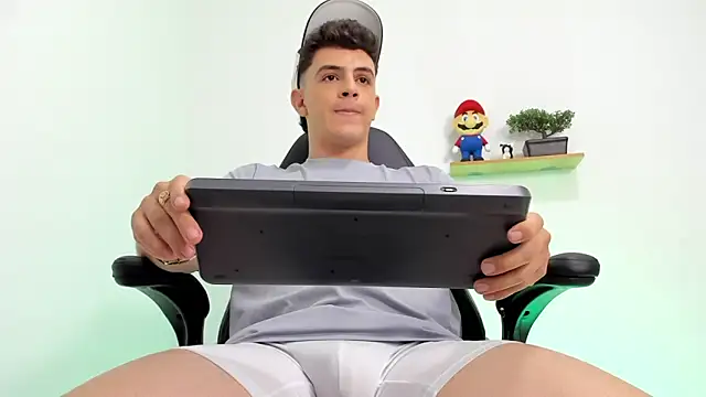 Snapshot of Mikecooper chatting on 12, 11, 2025 Mikecooper online show from 12, 11, 2025