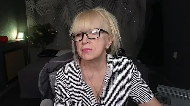 Snapshot of Sabina_Ros chatting on 1, 12, 2025 Sabina Ros online show from 1, 12, 2025