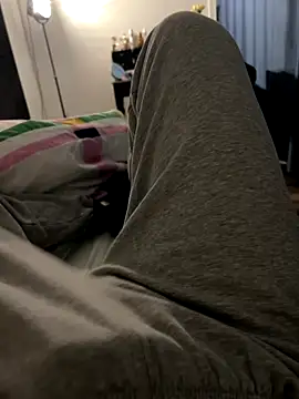 Snapshot of Frankieyyy1 chatting on 18, 11, 2025 Frankieyyy1 online show from 18, 11, 2025