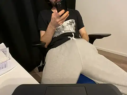 Snapshot of Frankieyyy1 chatting on 16, 4, 2026 Frankieyyy1 online show from 16, 4, 2026