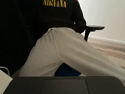 Snapshot of Frankieyyy1 chatting on 19, 4, 2026 Frankieyyy1 online show from 19, 4, 2026