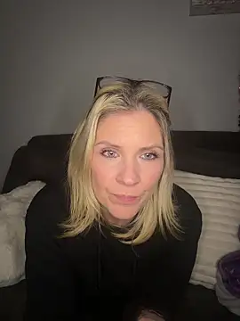 Snapshot of Lexi-Lux-X chatting on 7, 1, 2026 Lexi-Lux-X online show from 7, 1, 2026