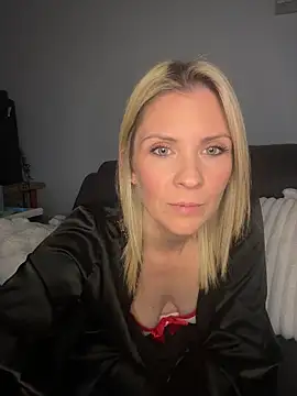 Snapshot of Lexi-Lux-X chatting on 12, 1, 2026 Lexi-Lux-X online show from 12, 1, 2026