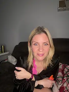 Snapshot of Lexi-Lux-X chatting on 4, 2, 2026 Lexi-Lux-X online show from 4, 2, 2026