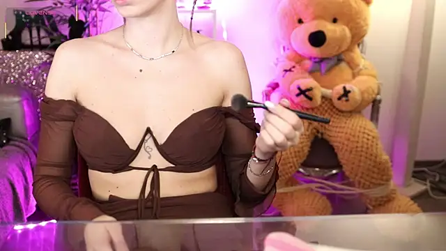 Snapshot of NovaHollisx chatting on 7, 4, 2026 NovaHollisx online show from 7, 4, 2026