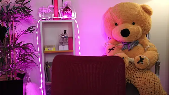 Snapshot of NovaHollisx chatting on 11, 4, 2026 NovaHollisx online show from 11, 4, 2026