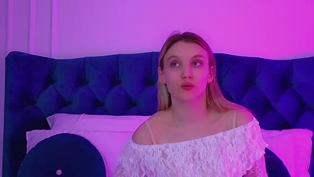 Snapshot of StacyEvances chatting on 7, 3, 2026 StacyEvances online show from 7, 3, 2026