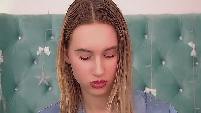 VictoriaHopsons online show from 13, 12, 2025