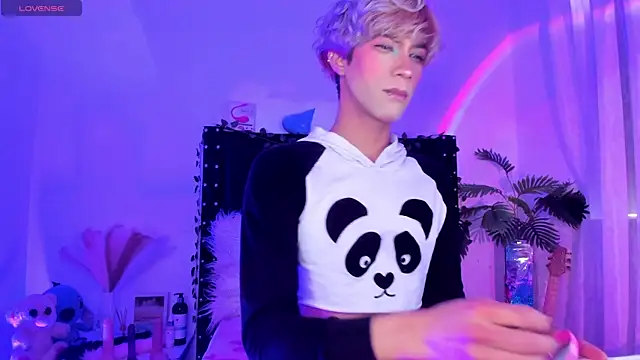 Snapshot of Cooperrosscute233 chatting on 15, 1, 2026 Cooperrosscute233 online show from 15, 1, 2026